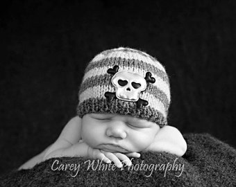 Knit Newborn Pirate Hat, Skull Applique, Halloween Photo Prop