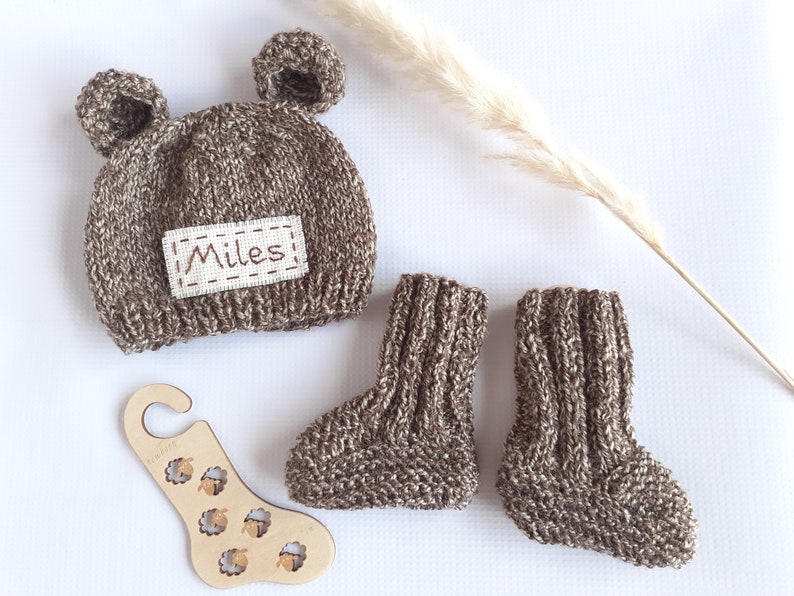 Personalised newborn baby bear hat booties set Handmade teddy bear baby shower gift Custom name bear gift gender neutral colors beanie socks image 4