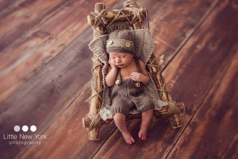 Taupe brown color newborn hand knit set of short pants with suspenders and wooden buttons and a beanie with a burlap strap at the front and two wooden buttons, newborn photo prop, newborn boy photo outfit, handmade baby gift