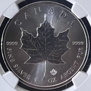 2018 Canada 5 Dollar Silver Maple Leaf • Maple Leaf Privy in Early Releases Label • 1 oz Pure Silver (.9999 Fine) • Graded NGC MS69
