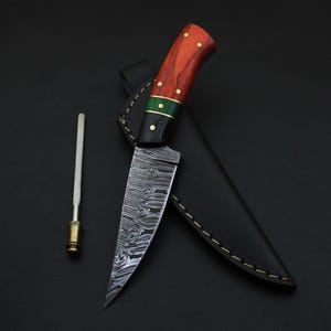 Handmade Damascus Steel Hunting Knife: Pakka Wood Handle, Leather Sheath