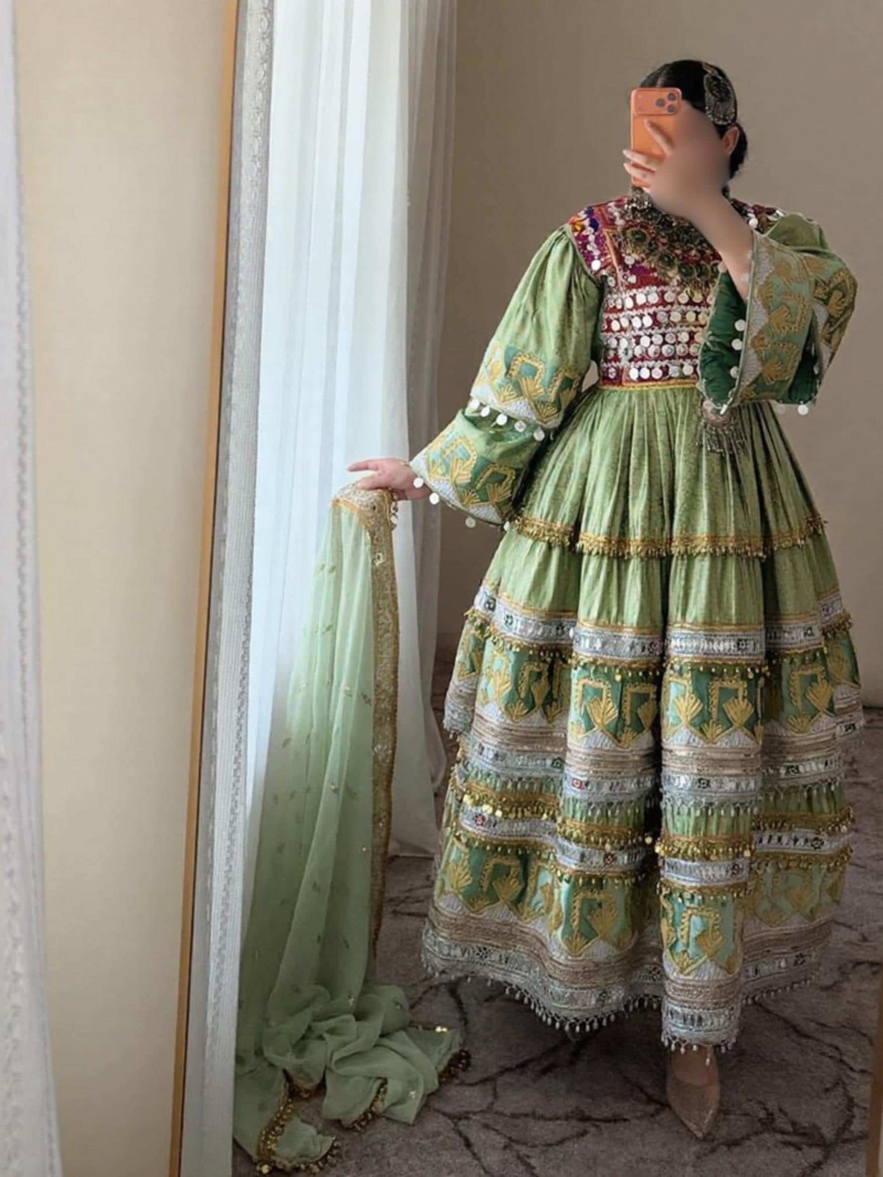 green emerald velvet dress Abaya Dress Muslim Clothes For Women Eid Ramadan Long Sleeve V Neck  Embroidered Velvet Dress Kaftan Dubai Islamic Prayer Dress Muslim Dress For  Women Moroccan Dress For Women Party Dark Green M