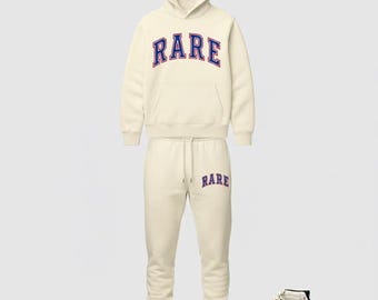 Jordan 11 Rare Air-sneaker match met trainingspak Sail RARE Arch-logo