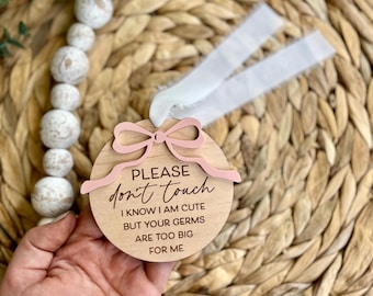 Baby-autostoeltje tag niet aanraken, tag met strikje, bordje pasgeboren baby, babyshower cadeau, tag met strik, bordje pasgeboren baby