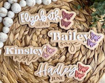 Aankondiging babynaam meisje, cadeau babyshower, bordje ziekenhuisnaam, bordje babynaam met vlinders, bordje minibabynaam, babyaandenken