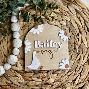 Aankondigingsteken babynaam, teken babynaam, bloemennaamaankondiging, naambord gans, naambordje gans met bloemen, babyshowercadeau