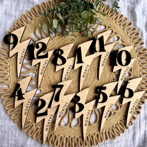 Marqueurs d'étapes clés bébé éclair, accessoire photo nouveau-né, accessoire photo pour photos de la première année, jalons en bois, cartes jalons pour garçons