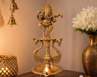 Handgefertigte Messing Ganesha Diya Lampe - indische Puja-Dekor (8 "hoch)