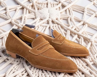 手作りのスエード製メンズブラウンモカシン、スリッポンシューズ、ドレスローファーシューズ