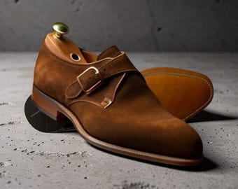 Ręcznie robione, brązowe, zamszowe, klasyczne buty ślubne z pojedynczym paskiem na ramię dla mężczyzn
