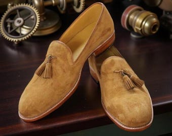 Zapatos de ante beige hechos a mano para hombre, zapatos formales de vestir para hombre, zapatos sin cordones con borlas para hombre