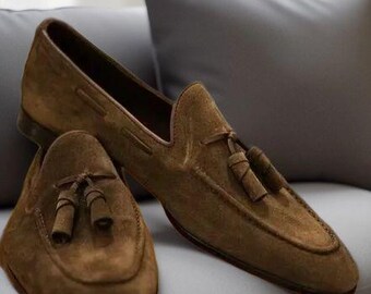 Nuevos mocasines elegantes con borlas de piel de ante marrón puro hechos a mano para hombre