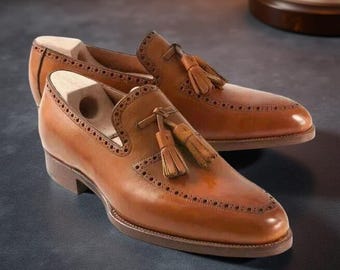 Zapatos clásicos de piel marrón para hombre, hechos a mano, estilo mocasín con borlas.