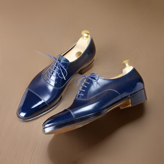 Stringate eleganti blu in pelle da uomo Primopiano