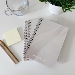 Quaderno a spirale, A5, Space Seventy Four Office Collection, marmo ardesia, tasca portadocumenti, diario, lavoro da casa, carta a righe, regalo