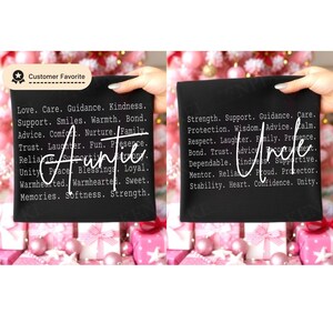 以下が含まれることがあります： 白文字で書かれた2つの黒い長方形のポーチ。1つは「Auntie」と「愛、ケア、ガイダンス、優しさ」のような言葉が書かれており、もう1つは「Uncle」と「強さ、サポート、ガイダンス、ケア」のような言葉が書かれています。