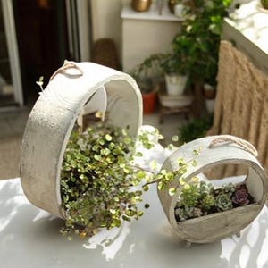 Runder Holzblumenständer Outdoor Decor, dekorativer Holzpflanzenhalter für Gartendekor, handgemachte Gartenkunst, perfekte Geschenke für Pflanzenliebhaber