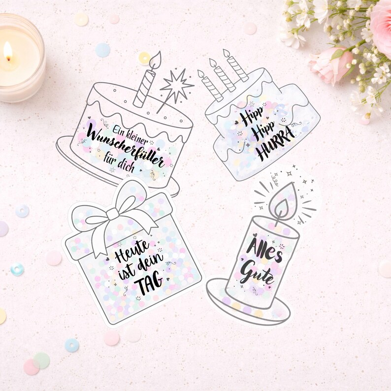 Pu&ograve; includere: Una collezione di adesivi a tema compleanno con illustrazioni a tratteggio. I disegni includono torte con candele, una confezione regalo e una candela. Ogni disegno presenta testo in tedesco.