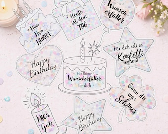 Può includere: Una collezione di decorazioni in carta fustellata a tema compleanno, tra cui torte, stelle, un cuore, un regalo e una candela, decorate con motivi a coriandoli pastello e frasi in tedesco come "Heute ist dein TAG" e "Alles Gute."