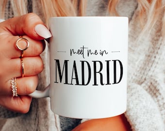 Treffen Sie mich in Madrid: Keramik Reisekaffeetasse mit modernem Typografie-Design