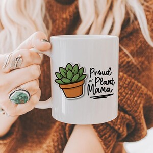 Tazza da caffè divertente per amanti delle piante, in ceramica, con scritta &quot;Proud Plant Mama&quot;, regalo carino per giardiniere, mamma di piante, amante dei cactus e della serra.