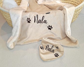 Hundedecke mit Name und Halstuch