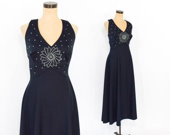 Svart halterneckklänning med strass från 1970-talet