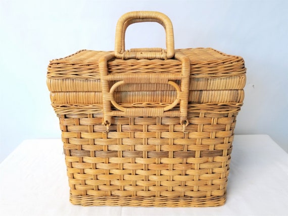 Vintage Wicker Picnic Basket with Plastic Dishware
