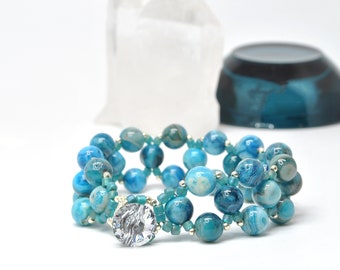 blue agate beaded gemstone bracelet . blue gemstone bracelet . agate jewelry . agate bracelet . blue stone bracelet . gemstone jewelry .