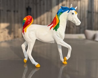 Adorno para caballo inspirado en Rainbow Brite Starlite. Pintado a mano y personalizado. ¡También se puede hacer en otros modelos si lo deseas!