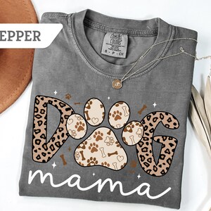 Comfort Colors® Dog Mama Shirt, Dog Paw Shirt, Dog Mom Shirt, Leopard Dog Mama Shirt, Dog Lover Gift, Gift for Dog Mom, Animal Lover Shirt bild 4