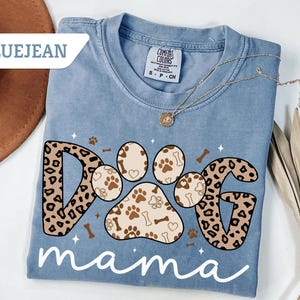 Comfort Colors® Dog Mama Shirt, Dog Paw Shirt, Dog Mom Shirt, Leopard Dog Mama Shirt, Dog Lover Gift, Gift for Dog Mom, Animal Lover Shirt bild 1