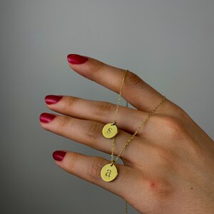 Colar de disco personalizado em ouro 14K | Pingente de disco com inicial | Colar delicado de disco | Pingente de inicial em ouro pequeno | Joia com letras gravadas