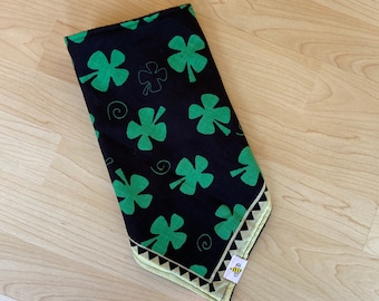 Bandana foderata in pile con trifoglio verde: mascherina, passamontagna