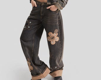 Vintage 90er-Jahre Jeans mit lockerer Passform – Braune Jeans mit floralen Applikationen und weitem Bein