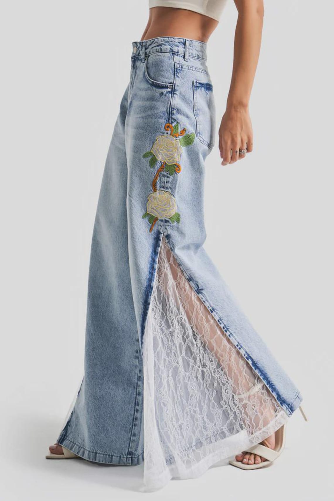 WOMEN'S BEIGE EMBROIDERED PANT SET WITH FLORAL DETAIL