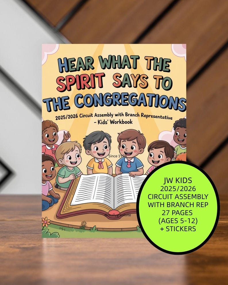 K&ouml;nnte beinhalten: Ein Kinderarbeitsbuch mit dem Titel "Hear What the Spirit Says to the Congregations". Das Cover zeigt Cartoon-Kinder, ein offenes Buch und den Text "JW Kids 2025/2026 Circuit Assembly with Branch Rep." Enth&auml;lt Aufkleber.