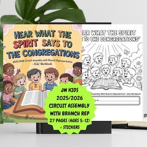 Op de afbeelding: Twee werkboeken getiteld "Hear What The Spirit Says To The Congregations" en "Hear What The Spirit Says To The Congregations". Het eerste werkboek heeft een kleurrijke illustratie van kinderen. Het tweede werkboek is een zwart-wit kleurboek. De werkboeken zijn voor de Circuitvergadering 2025/2026.