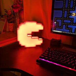 Retro Pac-Man Lightbox – A classic arcade lamp for any desktop
