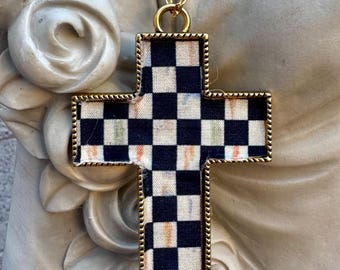 Collar con colgante de cruz "Pasado a cuadros": Joyería inspirada en M Childs