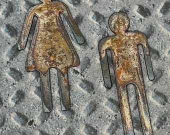 Rusty Metal Restroom Signs: Industrial Cabin Decor