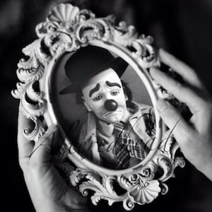 Lágrimas de un payaso La triste historia Foto alterada de AlteredHead Cara de payaso triste Fotografía en blanco y negro Impresiones artísticas modificadas Etsy Alteredhead