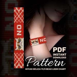 Puede incluir: Una pulsera de cuentas rojas y blancas con un diseño de cara de gato y la palabra "NO". La imagen también presenta un patrón vertical de cuentas rojas y blancas con una cara de gato y la palabra "NO". La imagen incluye el texto "PDF Descarga instantánea Patrón".