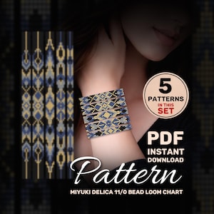 Op de afbeelding: Een set van vijf kralenweefpatronen met geometrische ontwerpen in blauw, zwart en goud. De PDF-directe download bevat een Miyuki Delica 11/0 kralenweefschema. De tekst luidt 5 PATTERNS IN THIS SET, PDF INSTANT DOWNLOAD, Pattern, MIYUKI DELICA 11/0 BEAD LOOM CHART.