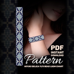 Könnte beinhalten: Ein Perlenarmbandmuster in Marineblau, Hellblau und Weiß mit einem geometrischen Blumendesign. Das Bild enthält auch eine passende Perlenwebkarte und die Worte "PDF Sofort-Download Muster".