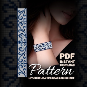Può includere: Un braccialetto di perline con un design floreale bianco e blu navy è in mostra. L'immagine mostra anche un grafico di modelli con un design simile. Il testo sull'immagine recita "PDF Download istantaneo Modello MIYUKI DELICA 11/0 Bead Loom Chart."