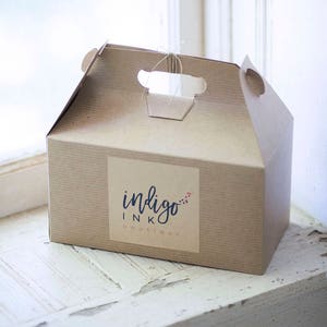 Große Giebel-Geschenkbox -9,5 x 5 x 5 Kraft Natur - 8er Set mit Nadelstreifentextur | braune Lunchbox, Brautjungfer Geschenkbox, Groomsman Geschenk