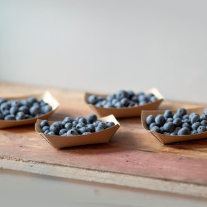 Mini plateaux en papier Kraft - Lot de 50 - à utiliser comme assiettes en papier pour les buffets de mariage, boîte à emporter pour gâteau de mariage, pot de faveur succulent