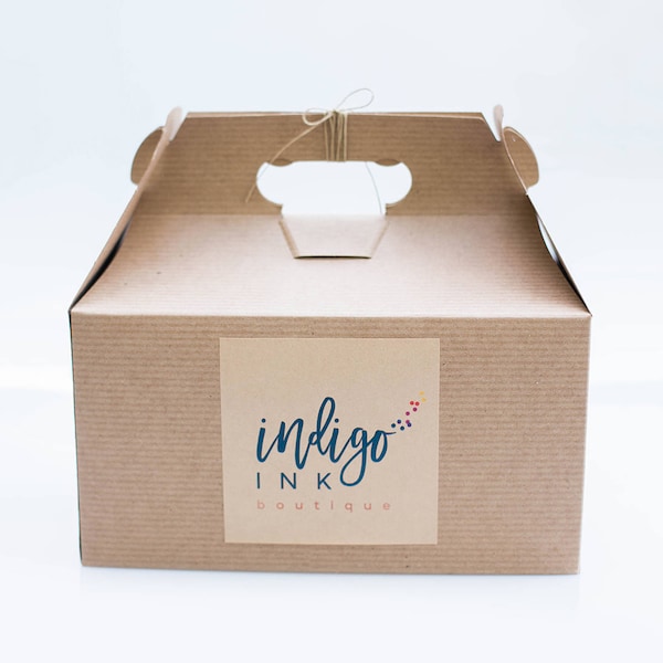 9,5 x 5 x 5 Kraft Giebel-Geschenkbox mit 12 Stück mit Nadelstreifen-Textur - nur Boxen, individuelles Branding oder mit personalisierten Hochzeitsaufklebern