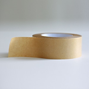Ruban adhésif en papier kraft avec surface extérieure brillante - 2 po. x 180 pi. ou 3/4 po. x 180 pi.